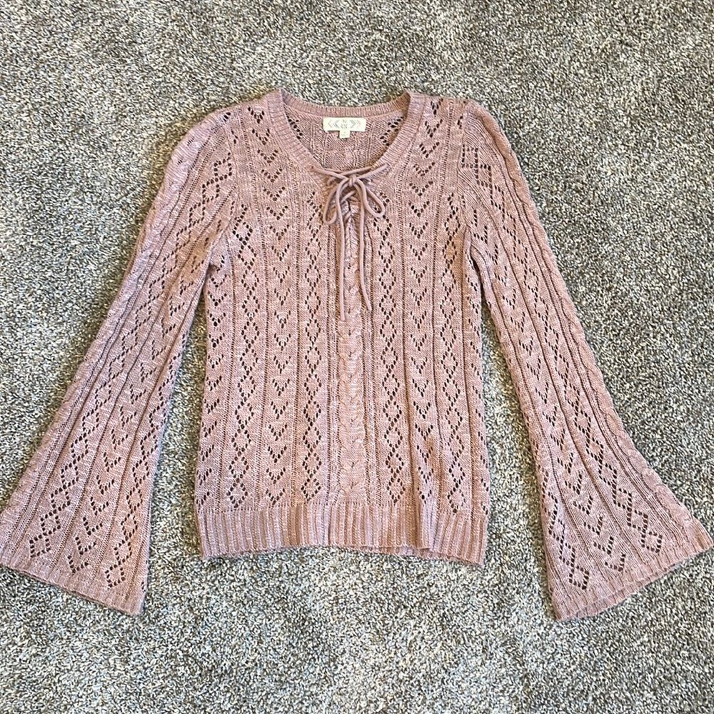 Bell sleeved lightweight sweater
